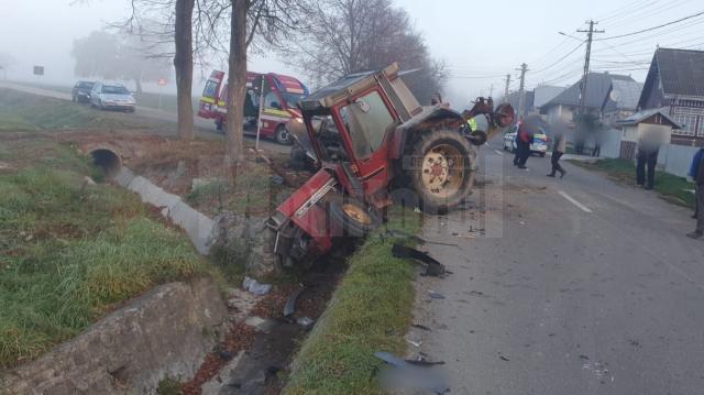 BMW făcut praf de un tractor