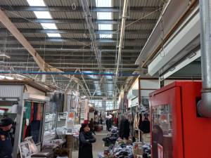 La Bazar se lucrează la montarea corpurilor de încălzire