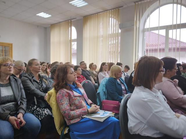 Scriitoarea Anca Mizumschi, îndrăgostită de Bucovina, și-a lansat la Suceava cel mai recent roman, „Cei care cumpără stele”