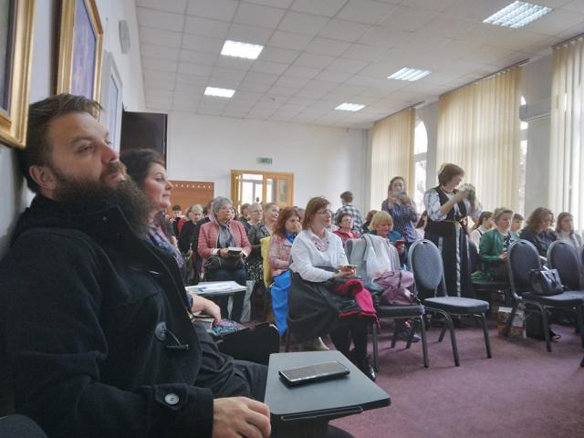 Scriitoarea Anca Mizumschi, îndrăgostită de Bucovina, și-a lansat la Suceava cel mai recent roman, „Cei care cumpără stele”