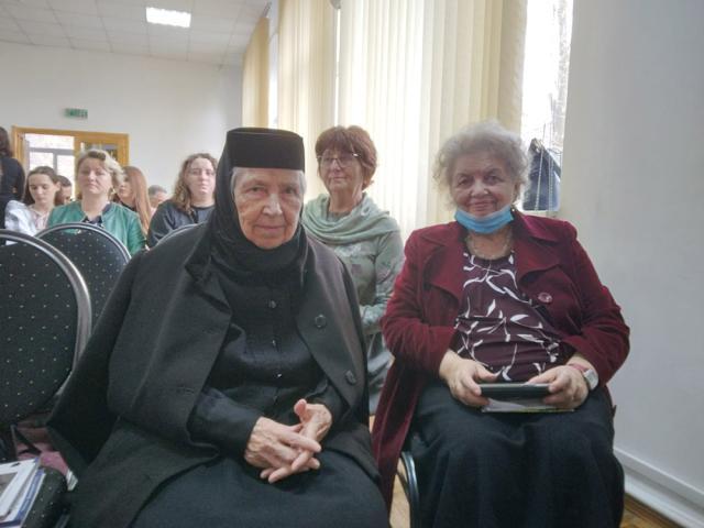 Scriitoarea Anca Mizumschi, îndrăgostită de Bucovina, și-a lansat la Suceava cel mai recent roman, „Cei care cumpără stele”