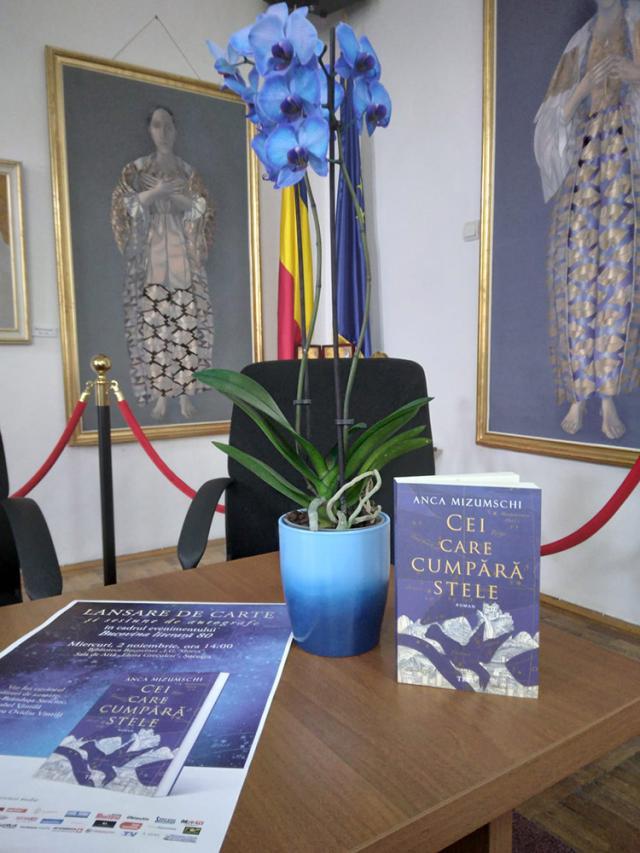 Scriitoarea Anca Mizumschi, îndrăgostită de Bucovina, și-a lansat la Suceava cel mai recent roman, „Cei care cumpără stele”