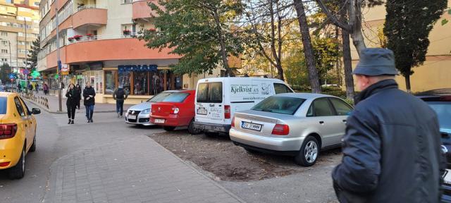 Parcarea din strada Zorilor, pe care va fi amplasat un chioșc coffee shop