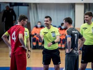 Vlad Ciobanu este un apreciat arbitru de futsal. Foto dragosgaspar.ro