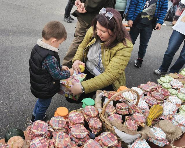 Campanie umanitară pentru elevi aflați într-o situație vulnerabilă, organizată de Școala Gimnazială „Ioan Ciurea” Fălticeni