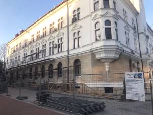 Încep lucrările pentru reabilitarea Palatului Administrativ din Suceava, grav afectat de un incendiu