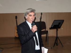 Costel Bephu la lansarea volumului „Erupții …de toamnă”, în cadrul Cenaclului Literar Nicolae Labiș