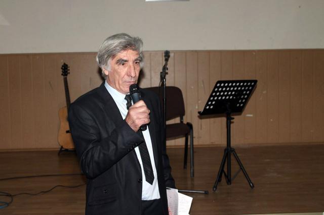 Costel Bephu la lansarea volumului „Erupții …de toamnă”, în cadrul Cenaclului Literar Nicolae Labiș