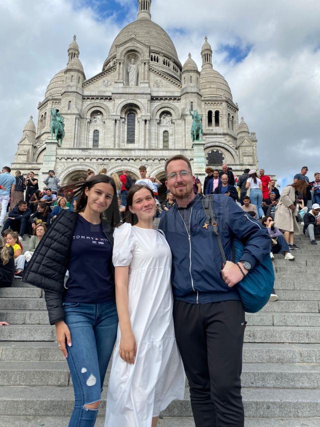 Studenți USV beneficiari ai burselor, în vizită la catedrala Sacre Coeur din Paris