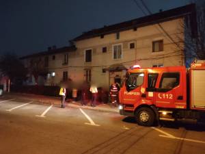 Panică într-un bloc din Fălticeni după un incendiu într-un apartament