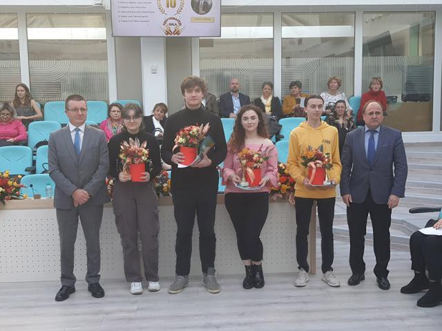 Elevi cu 10 la bacalaureat, premiați de IȘJ