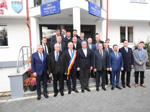 Premierul Ciucă a apreciat foarte mult modul în care arată Vicovu de Sus și le-a mulțumit lui Gheorghe Flutur și primarilor pentru sprijinul acordat ucrainenilor