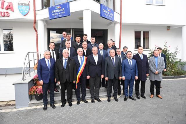 Premierul Nicolae Ciucă s-a întâlnit cu președintele CJ Suceava, Gheorghe Flutur, și mai mulți primari din județ