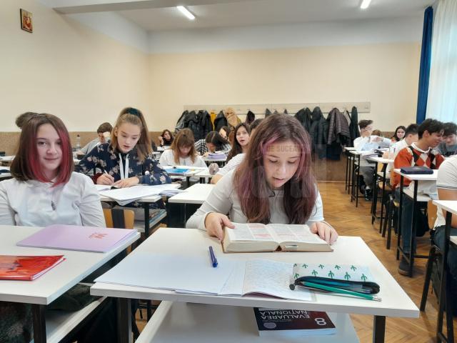 Proiectul „Să citim Biblia împreună!”, la Colegiul Național „Petru Rareș” Suceava