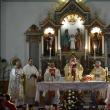 Liturghia a fost oficiată de mai mulți preoți