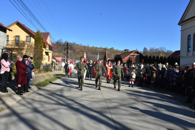 Soldații polonezi au mărșăluit pe ulița satului