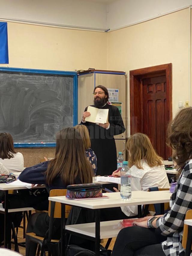 Proiectul „Să citim Biblia împreună!”, la Colegiul Național „Petru Rareș” Suceava