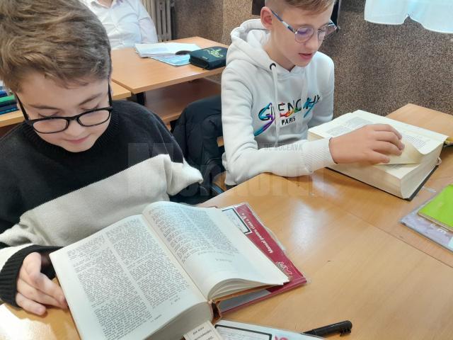 Proiectul „Să citim Biblia împreună!”, la Colegiul Național „Petru Rareș” Suceava