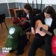 Cursuri gratuite de chitară organizate pentru copii din medii defavorizate 5