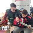 Cursuri gratuite de chitară organizate pentru copii din medii defavorizate 6