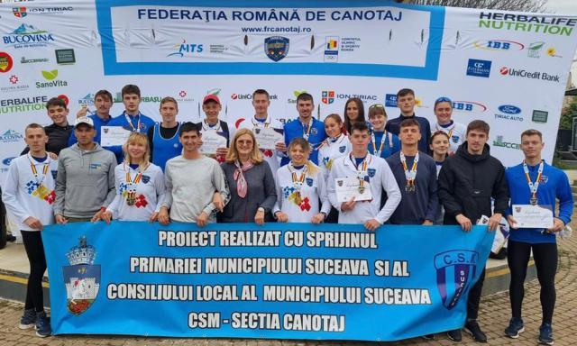 Fosta mare campioană Elisabeta Lipa, în mijlocul canotorilor de la CSM Suceava