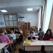 Elevii și profesorii au primit miercuri mere din partea Primăriei Dumbrăveni