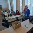 Elevii și profesorii au primit miercuri mere din partea Primăriei Dumbrăveni