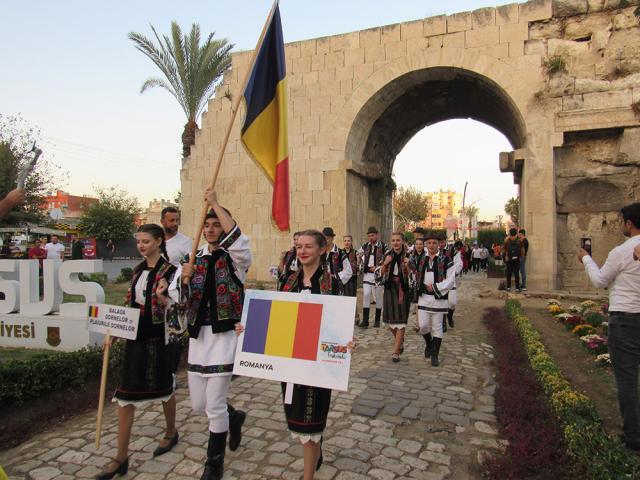 Ansamblul ”Plaiurile Dornelor”, la Festivalul Internaţional „Tarsus Cleopatra” din Turcia