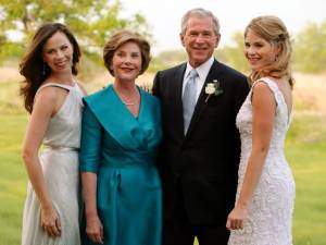 Limbajul nonverbal la George și Laura Bush, gemenele Barbara Bush și Jenna Bush