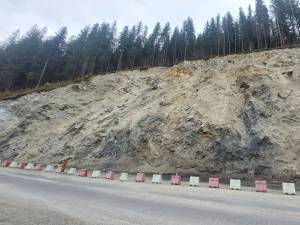 Lucrările de consolidare a versantului de la Holda afectat de alunecări vor începe în câteva zile