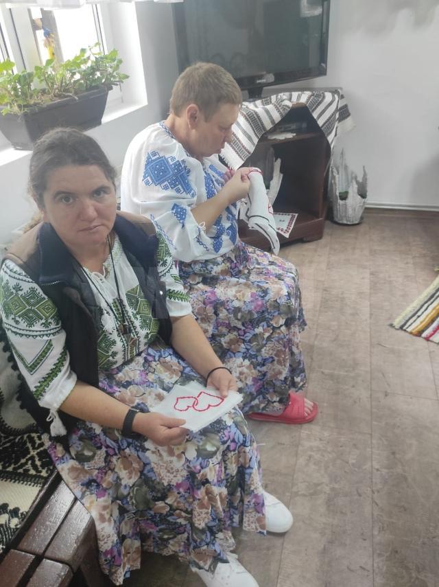 „Șezătoare bucovineană” și „Atelier de artterapie”, organizate la Fundu Moldovei