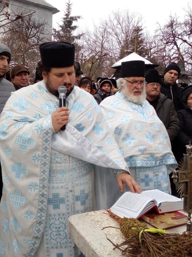 Preoții Constantin şi Georgian Rotar