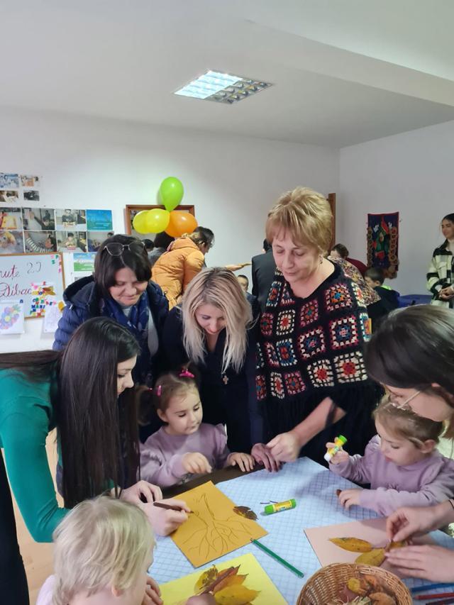 ,,Mânuțe dibace", activitate organizată de Echipa Mobilă Fălticeni din cadrul Centrului de Servicii Multifuncționale Suceava