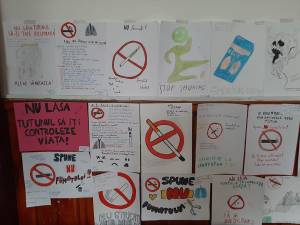 Postere cu mesaje antifumat, realizate de elevi