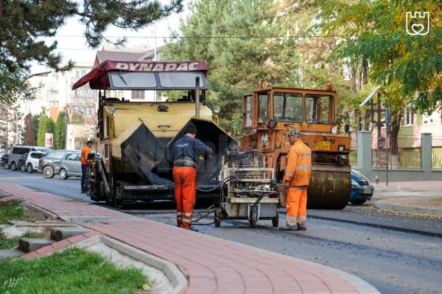 Lucrările de modernizare și reabilitare a uneia dintre cele mai importante străzi din cartierul Burdujeni, Amurgului, au fost finalizate înainte de prima ninsoare