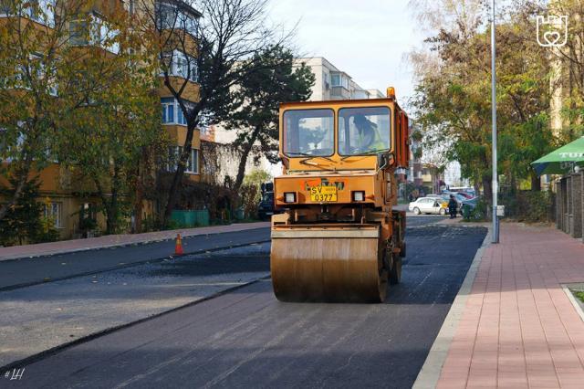 Lucrările de modernizare și reabilitare a uneia dintre cele mai importante străzi din cartierul Burdujeni, Amurgului, au fost finalizate înainte de prima ninsoare