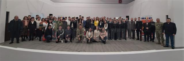 Elevii militari câmpulungeni s-au clasat pe podiumul unui concurs de istorie. Foto Gabriela Șerban