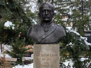 Statuia generalului Iacob Zadik, de pe Aleea Unioniștilor