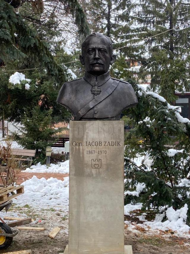 Statuia generalului Iacob Zadik, de pe Aleea Unioniștilor