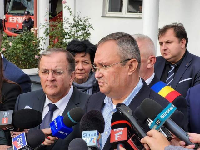 Gheorghe Flutur si premierul Nicolae Ciucă la deschiderea vămii Vicovu de Sus