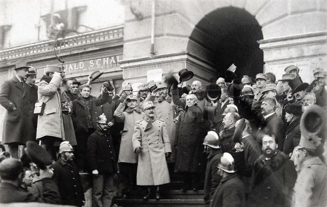 Iancu Flondor și generalul Zadik anunță votarea Unirii Bucovinei, 28 noiembrie 1918