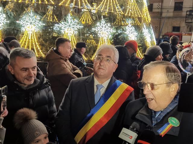 Aprinderea luminilor în bradul din centrul Sucevei, moment de sărbătoare pentru mii de oameni