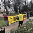 Protest AUR, palid, în fața Primăriei municipiului Rădăuți