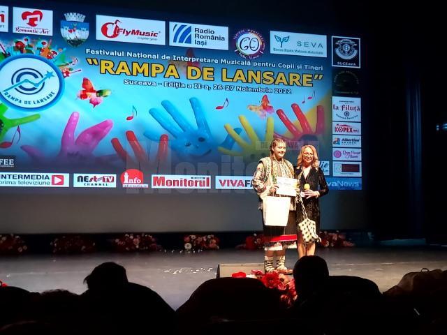 Lavinia Penciuc, câștigătoarea concursului „Rampa de lansare” la secțiunea „Muzică populară”