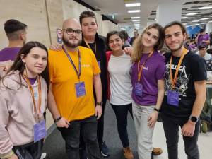 Elevi suceveni, la hackathonul internațional Unihack