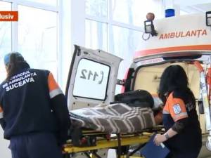 Femeia a fost adusă cu ambulanța la Spitalul Județean Suceava