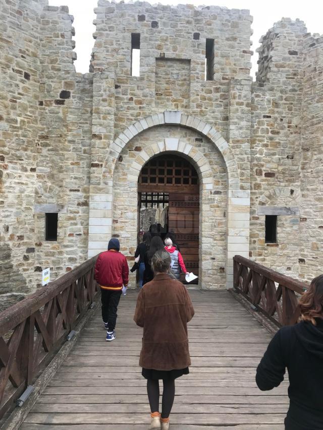 Vizitatori la Cetatea de Scaun