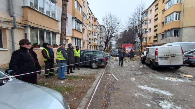 Locatarii din cele două scări de bloc din Burdujeni afectate de explozie