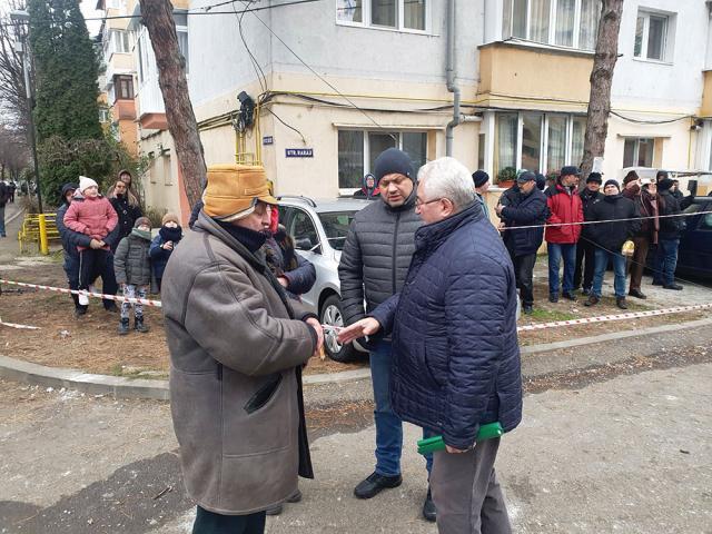 Cazare pentru 28 de familii și ajutoare financiare pentru toți cei afectați de explozia blocului din Burdujeni, oferite de Primăria Suceava
