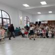 Copiii din Liteni, pregătiți pentru spectacol în noul cămin
